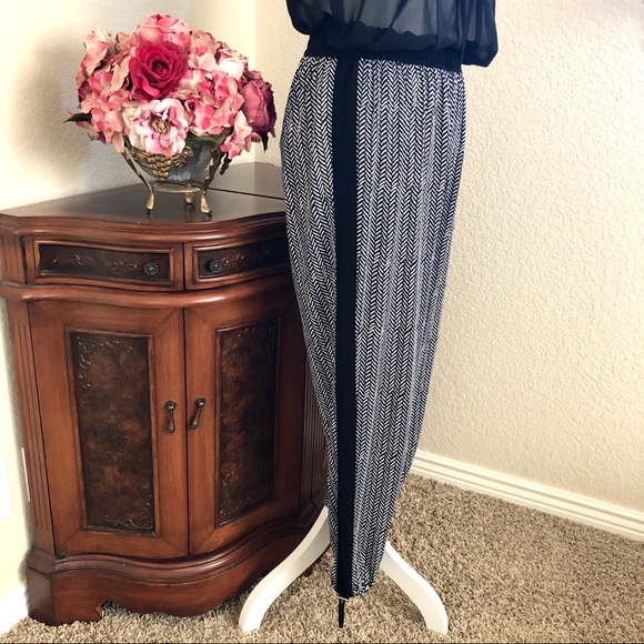 JLo Chevron Jogger Pants - Picture 3 of 6